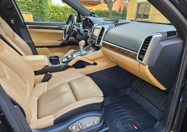 Porsche Cayenne cena 164000 przebieg: 150000, rok produkcji 2014 z Białystok małe 137